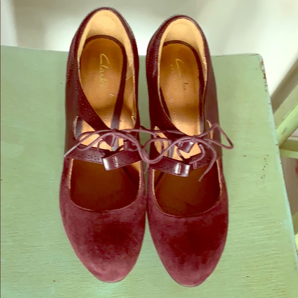Clark’s suede maroon color high heel dressy shoes